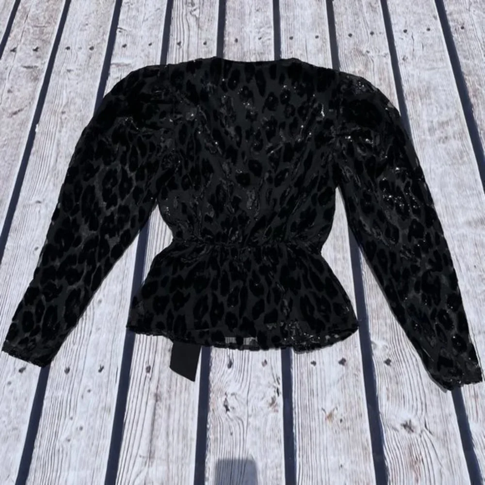 EXPRESS Metallic Leopard Wrap Front Bow Top Small - Picture 9 of 10